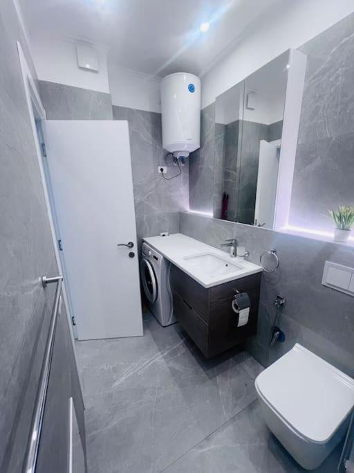 Deluxe Flat With Garden_Tirana Apartment Luaran gambar