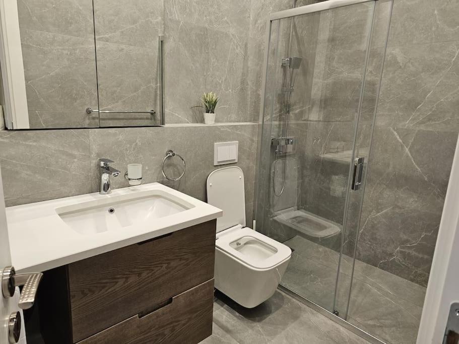 Deluxe Flat With Garden_Tirana Apartment Luaran gambar