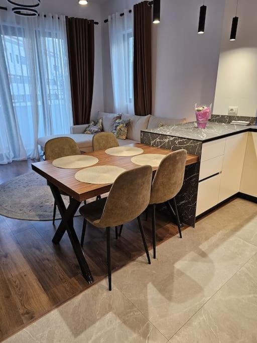Deluxe Flat With Garden_Tirana Apartment Luaran gambar