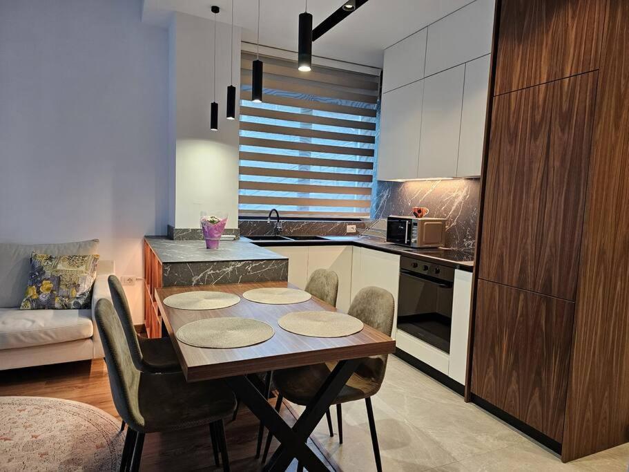 Deluxe Flat With Garden_Tirana Apartment Luaran gambar